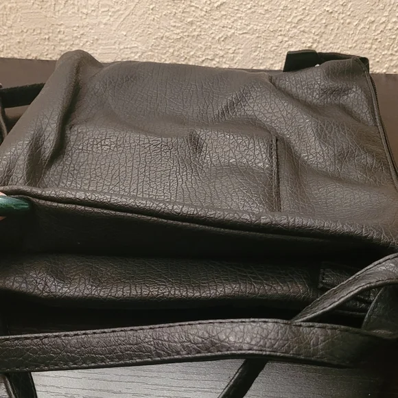 Multi Sac Crossbody Purse Black Textured Vinyl Medium size - Picture 4 of 6